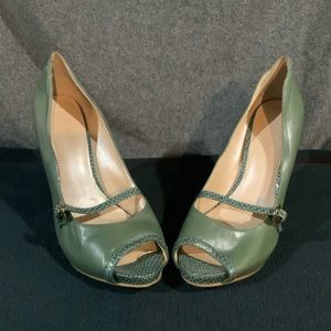 Brand new green leather pumps